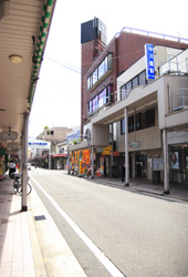 駅前通商店街の写真です。